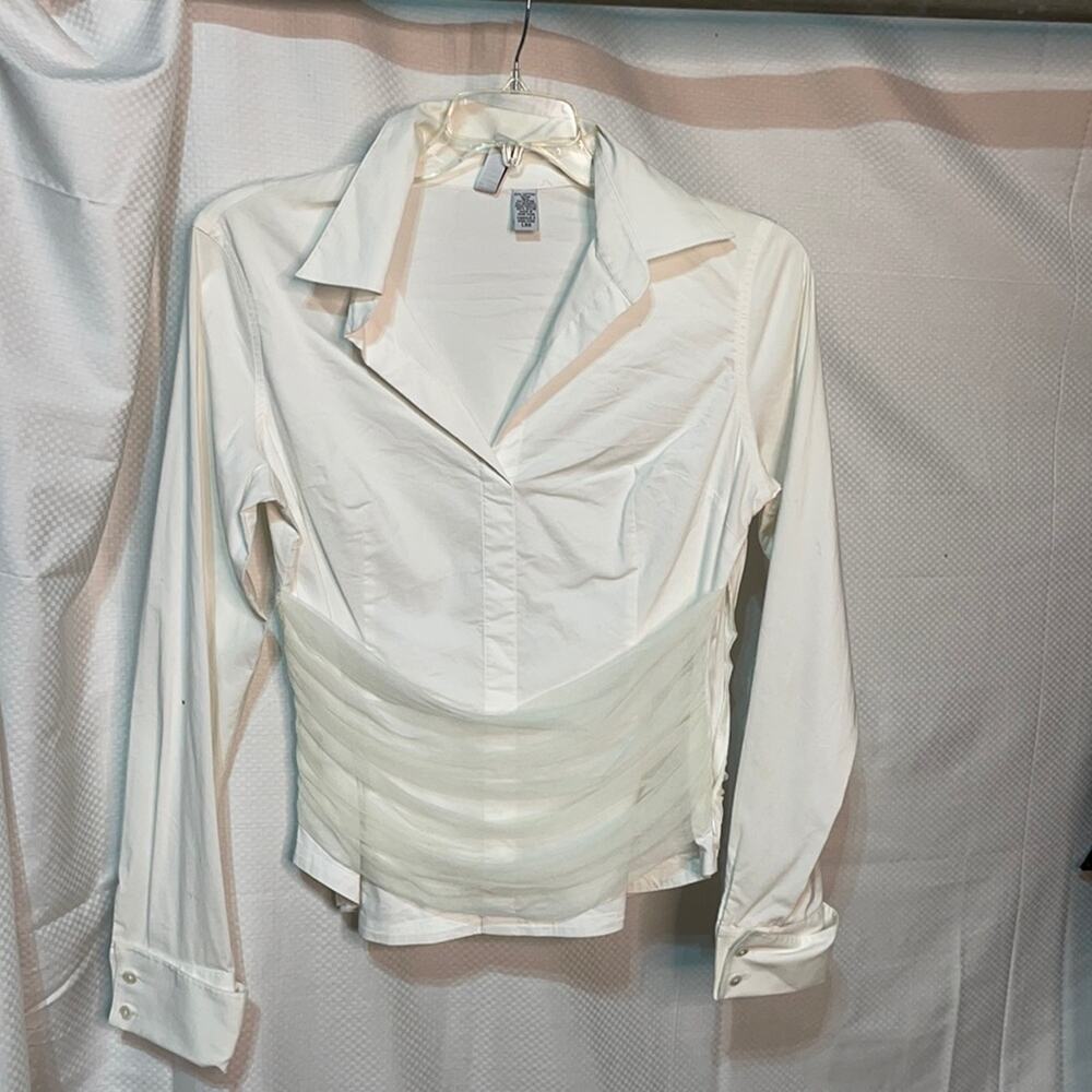 Laundry L  white fitted blouse w/tulle waist euc